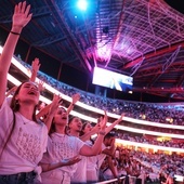 Tysiące młodych uczestniczyło w modlitwie uwielbienia na stadionie Benfiki w Lizbonie