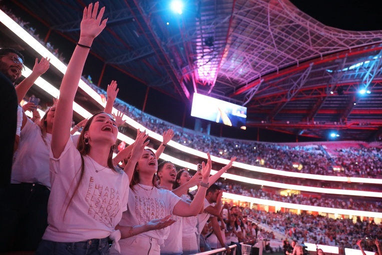 Tysiące młodych uczestniczyło w modlitwie uwielbienia na stadionie Benfiki w Lizbonie