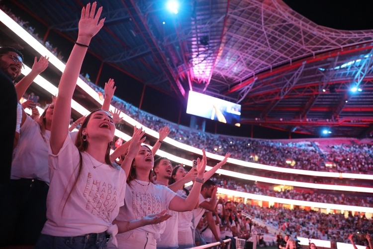 Tysiące młodych uczestniczyło w modlitwie uwielbienia na stadionie Benfiki w Lizbonie