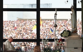 200 tysięcy osób odmówiło różaniec z papieżem Franciszkiem w Fatimie