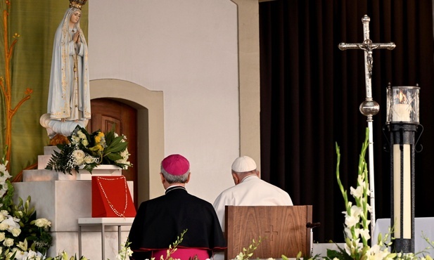 Papież modlił się w ciszy, z bólem o pokój