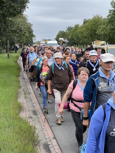 Pielgrzymi u szczytu Jasnej Góry 