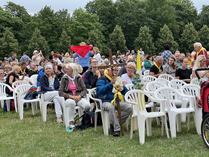 Pielgrzymi u szczytu Jasnej Góry 
