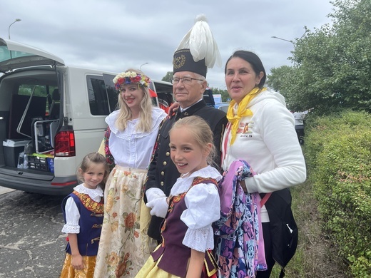 Pielgrzymi u szczytu Jasnej Góry 