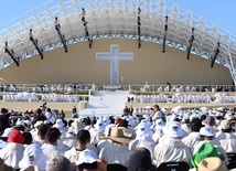 Papież zaprasza młodych na spotkania w 2025 w Rzymie i w 2027 w Seulu