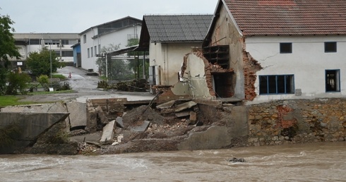 Słowenia: woda opada, ale osuwiska są zagrożeniem