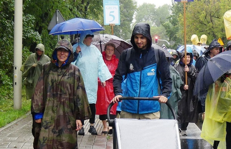 Grupy 1/5 - z Bielska-Białej Hałcnowa na Jasną Górę - 2023