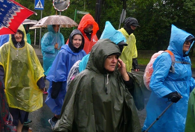 Grupy 1/5 - z Bielska-Białej Hałcnowa na Jasną Górę - 2023