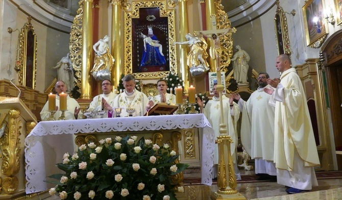 Podczas Mszy św. inaugurującej w bazylice hałcnowskiej 32. Pieszą Pielgrzymkę Diecezji Bielsko-Żywieckiej na Jasną Górę.