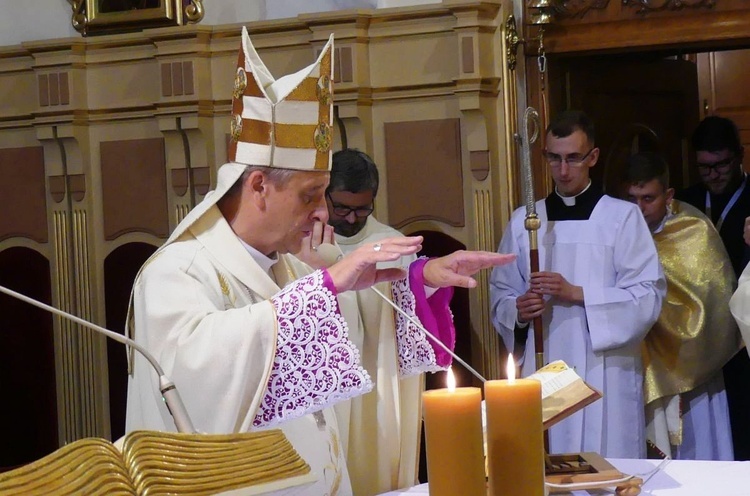 Podczas Mszy św. inaugurującej w bazylice hałcnowskiej 32. Pieszą Pielgrzymkę Diecezji Bielsko-Żywieckiej na Jasną Górę.