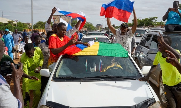 Niger zamyka przestrzeń powietrzną. Upływa termin ultimatum ECOWAS na odwrócenie zamachu stanu.