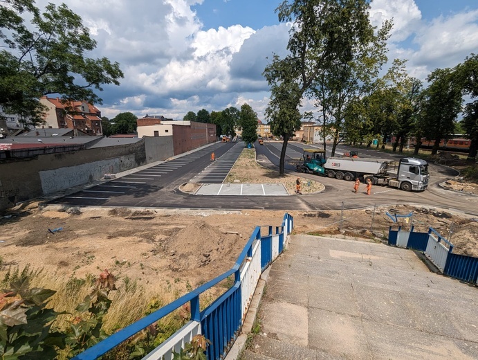 Tarnowskie Góry. Powstają centrum przesiadkowe i nowe drogi rowerowe