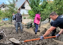 Sprzątanie po powodzi