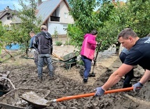 Sprzątanie po powodzi