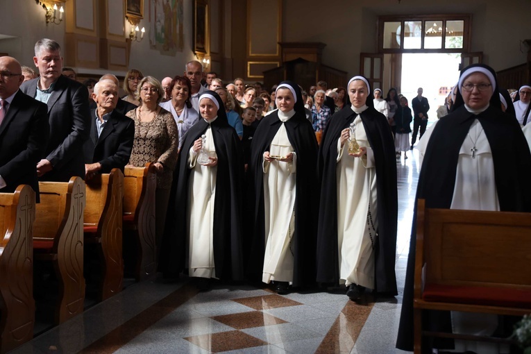 Śluby wieczyste u sióstr dominikanek w Tarnobrzegu Wielowsi