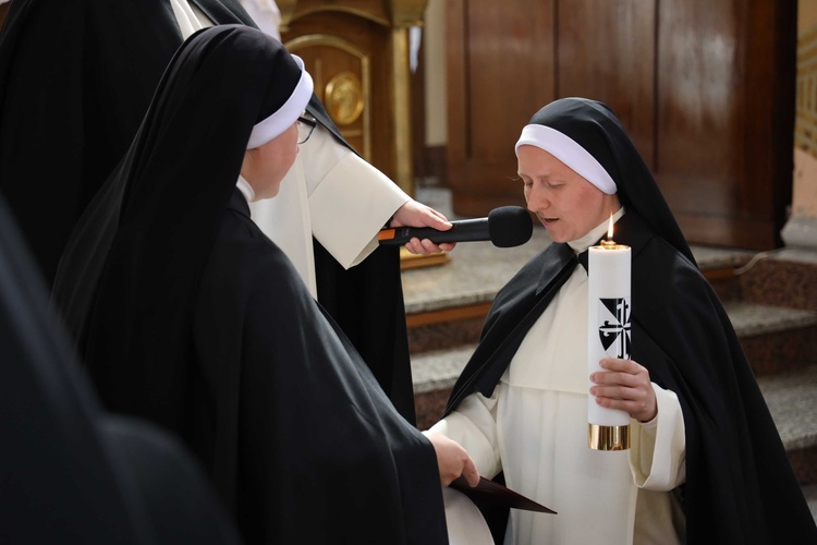 Śluby wieczyste u sióstr dominikanek w Tarnobrzegu Wielowsi