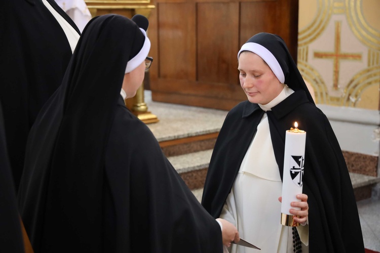 Śluby wieczyste u sióstr dominikanek w Tarnobrzegu Wielowsi