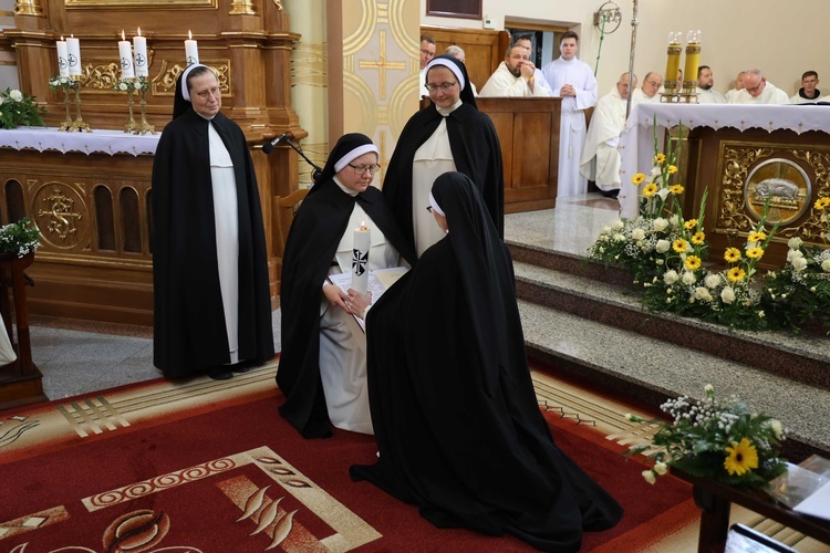 Śluby wieczyste u sióstr dominikanek w Tarnobrzegu Wielowsi