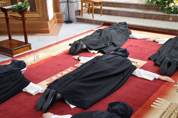Śluby wieczyste u sióstr dominikanek w Tarnobrzegu Wielowsi