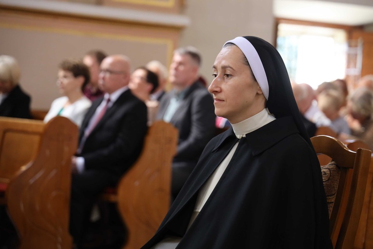 Śluby wieczyste u sióstr dominikanek w Tarnobrzegu Wielowsi