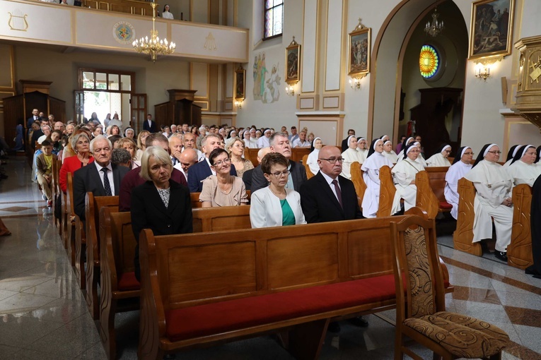 Śluby wieczyste u sióstr dominikanek w Tarnobrzegu Wielowsi
