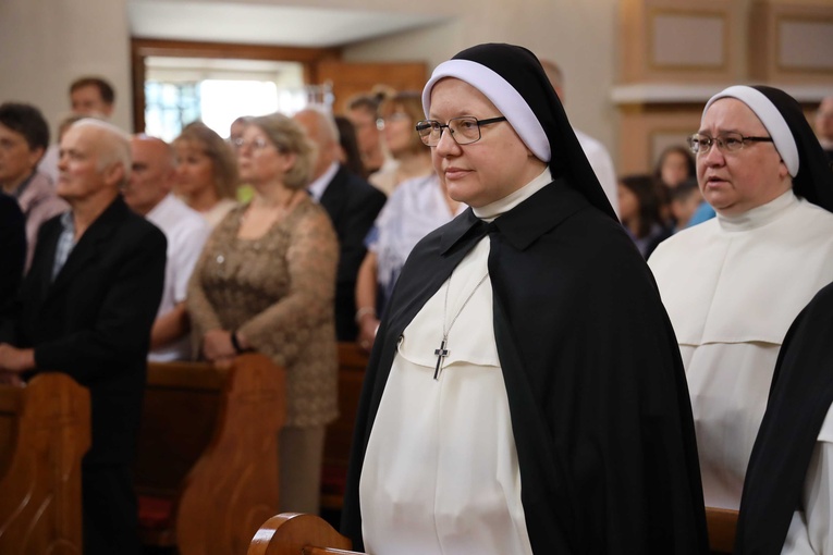 Śluby wieczyste u sióstr dominikanek w Tarnobrzegu Wielowsi