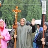 Mimo ulewy - uśmiechnięci i uradowani wyruszyli na jasnogórski szczyt...