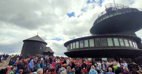 Karkonosze. Odpust na Śnieżce