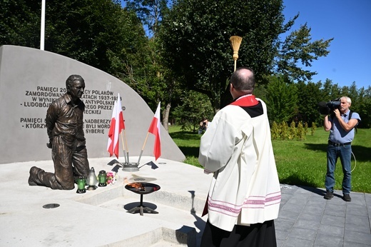 Odsłonięcie pomnika ofiar NKWD w Kołobrzegu