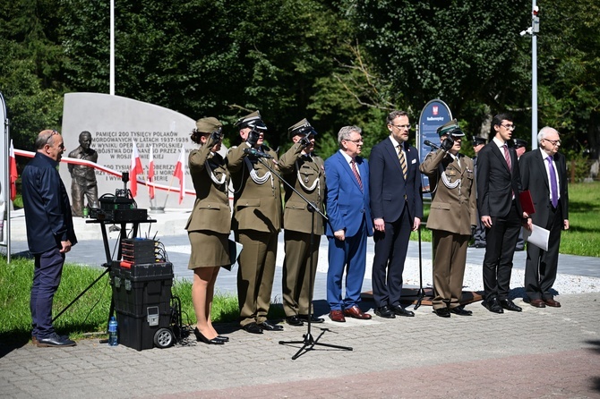 Odsłonięcie pomnika ofiar NKWD w Kołobrzegu