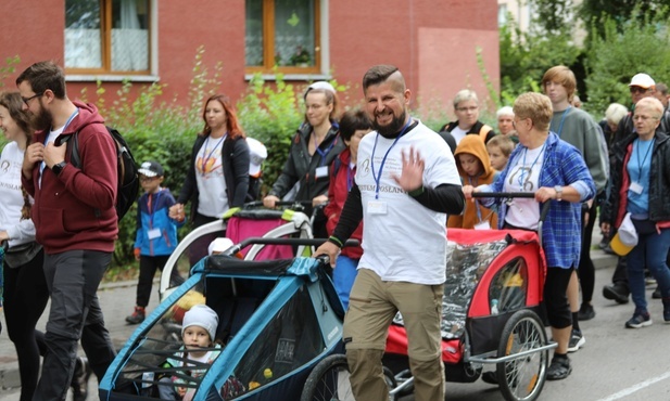 Czechowiccy pielgrzymi wyruszyli całymi rodzinami.