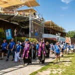 Wejście archidiecezjalnych pielgrzymek na Jasną Górę