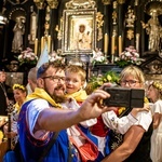 Wejście archidiecezjalnych pielgrzymek na Jasną Górę