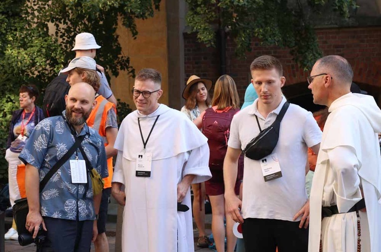 Dominikanie w drodze na Jasną Górę