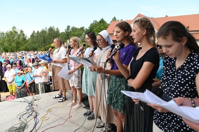 Pielgrzymka z diecezji radomskiej weszła na Jasną Górę 