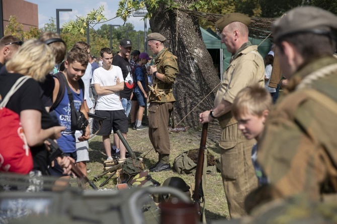 Rekonstruktorzy na otwarciu Muzeum Wojska Polskiego