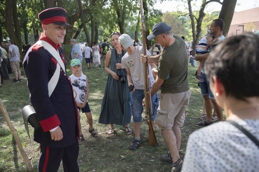 Rekonstruktorzy na otwarciu Muzeum Wojska Polskiego