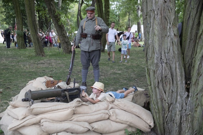 Rekonstruktorzy na otwarciu Muzeum Wojska Polskiego