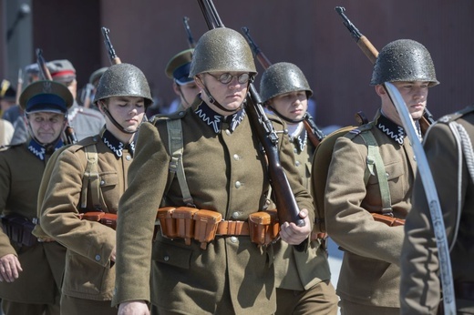 Rekonstruktorzy na otwarciu Muzeum Wojska Polskiego