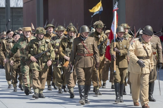 Rekonstruktorzy na otwarciu Muzeum Wojska Polskiego