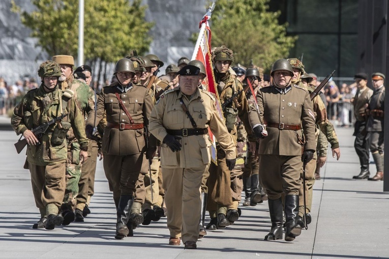 Rekonstruktorzy na otwarciu Muzeum Wojska Polskiego