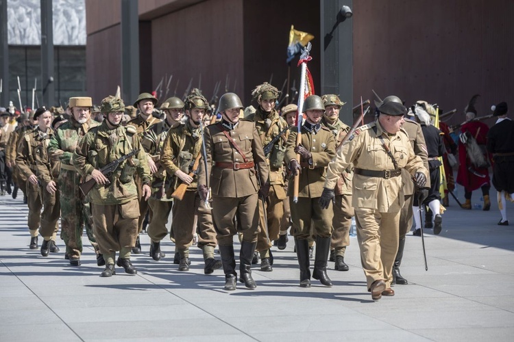 Rekonstruktorzy na otwarciu Muzeum Wojska Polskiego