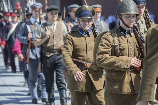 Rekonstruktorzy na otwarciu Muzeum Wojska Polskiego