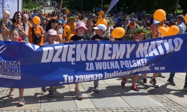 Pątnicy z Oświęcimia wprowadzili na wały jasnogóskie wszystkich pielgrzymów diecezji bielsko-żywieckiej.