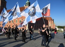 Zaczynają i kończą dzień walką