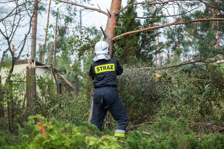 PSP: 620 interwencji związanych z burzami i opadami przechodzącymi nad Polską