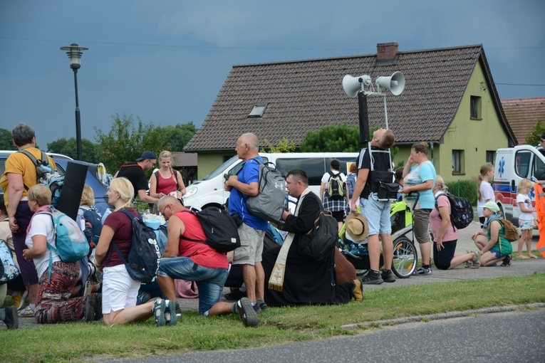 Pielgrzymkowy postój w Gwoździanach