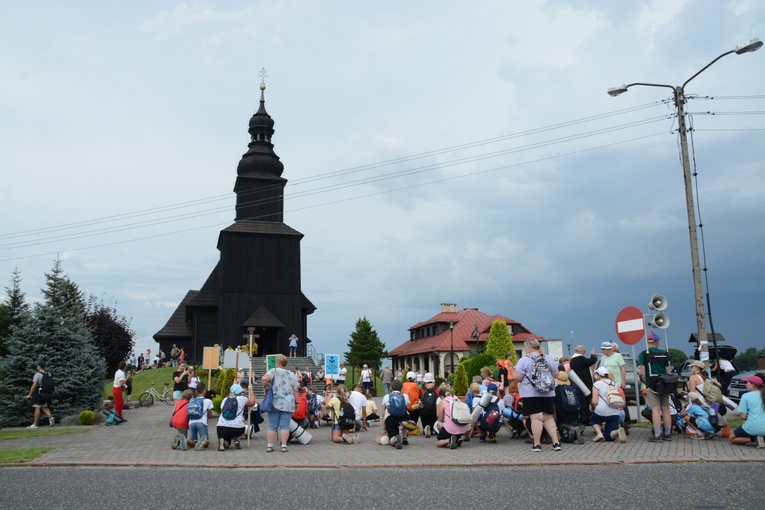 Pielgrzymkowy postój w Gwoździanach