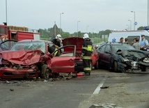 Rzym. Auto jechało pod prąd, 5 osób rannych, jedna ciężko