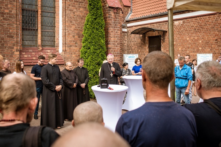 Rok działalności Boskiego Prysznica